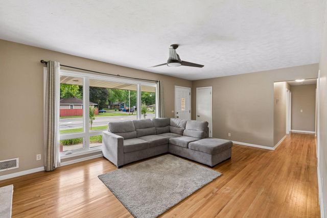 6718 36th Avenue N, Crystal, MN 55427