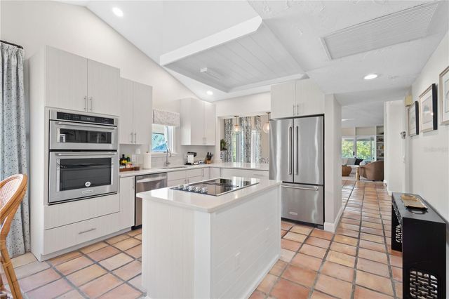 121 TIDY ISLAND BOULEVARD, Bradenton, FL 34210