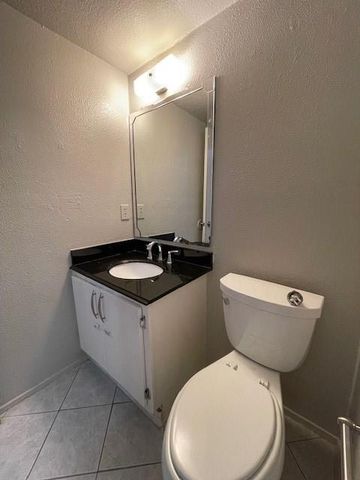 8808 Mountain Ridge DR B, Austin, TX 78759