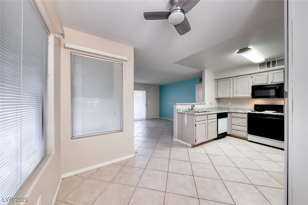Image 10 of property listing at 3425 East Russell Road 147, Las Vegas, NV 89120