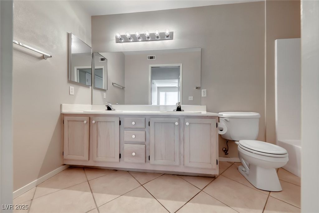 Image 18 of property listing at 3425 East Russell Road 147, Las Vegas, NV 89120