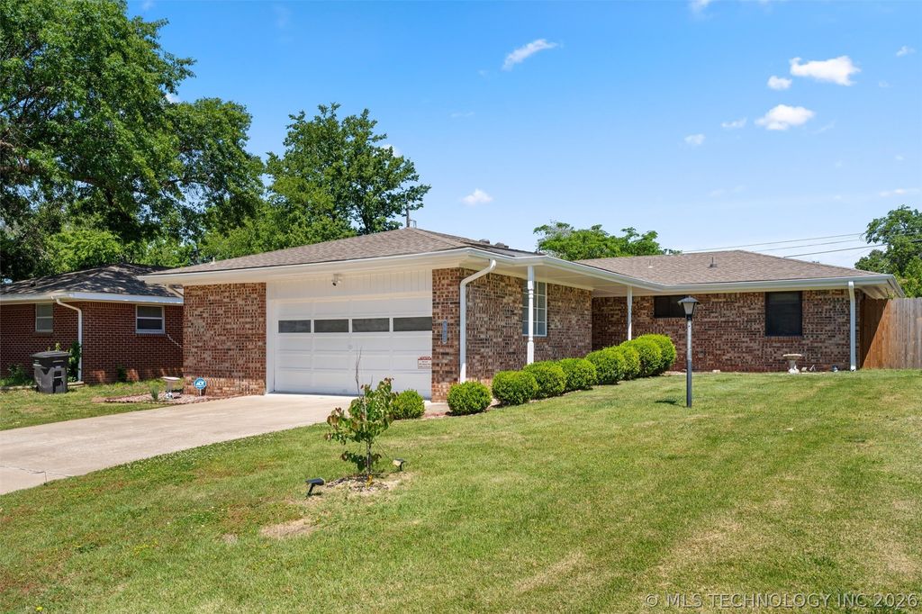 4932 Amherst Drive, Bartlesville, OK 74006