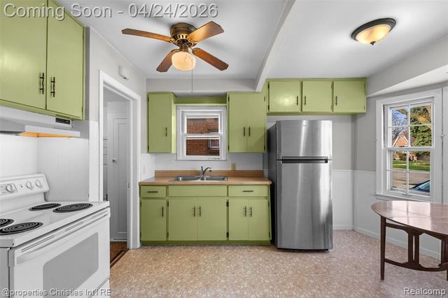 1611 Ethel Avenue, Lincoln Park, MI 48146