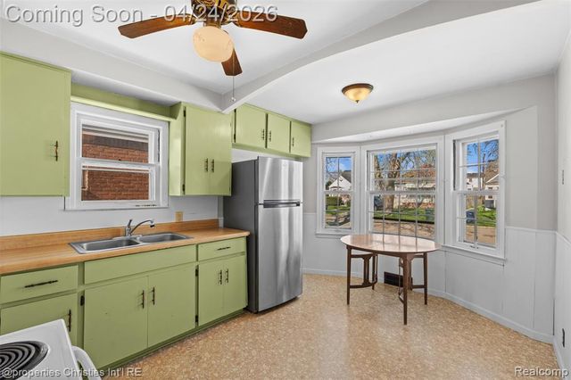 1611 Ethel Avenue, Lincoln Park, MI 48146