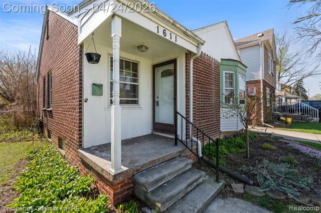 1611 Ethel Avenue, Lincoln Park, MI 48146