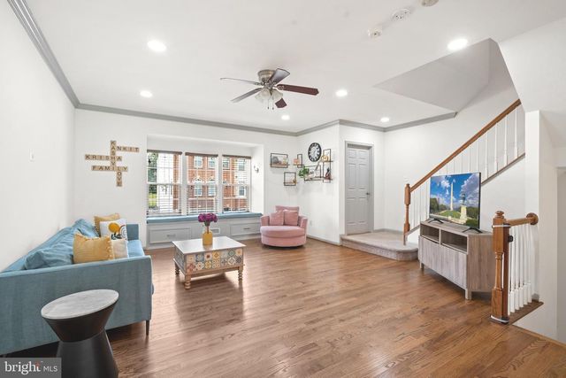 41719 CYNTHIA TER, Aldie, VA 20105