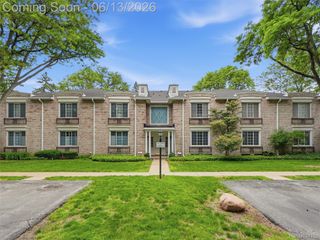1735 Tiverton Road 10, Bloomfield Hills, MI 48304