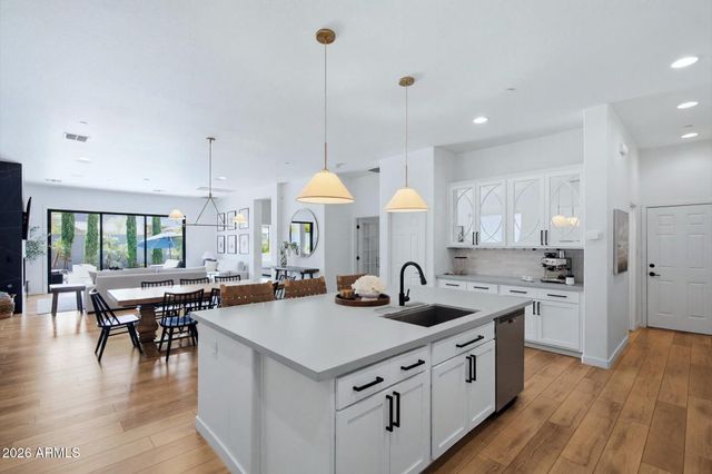 10019 E Hillside Drive E, Scottsdale, AZ 85255