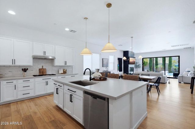 10019 E Hillside Drive E, Scottsdale, AZ 85255