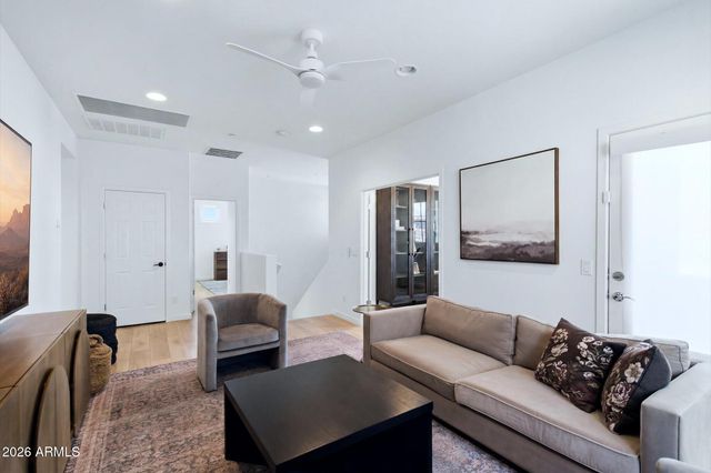 10019 E Hillside Drive E, Scottsdale, AZ 85255