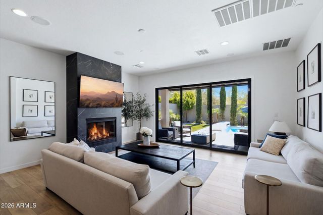 10019 E Hillside Drive E, Scottsdale, AZ 85255
