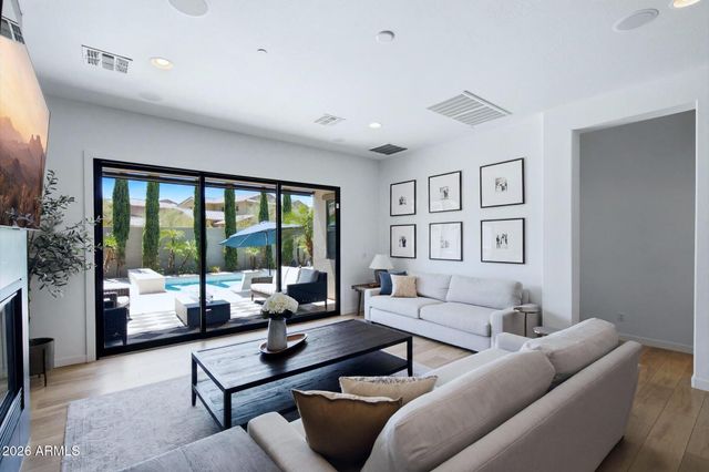10019 E Hillside Drive E, Scottsdale, AZ 85255