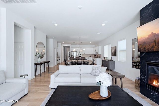 10019 E Hillside Drive E, Scottsdale, AZ 85255