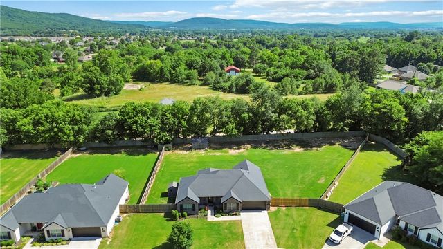 515 Vista Del Valle Street, Farmington, AR 72730