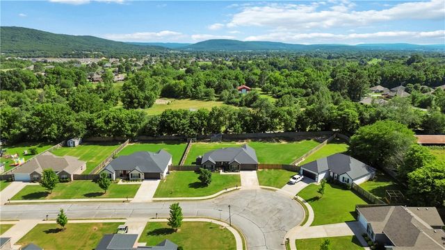 515 Vista Del Valle Street, Farmington, AR 72730
