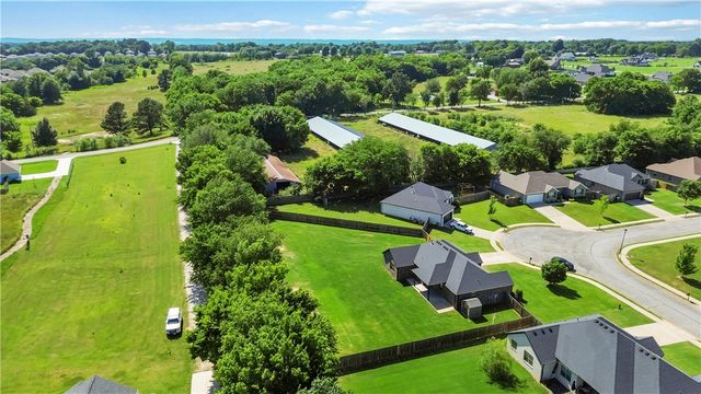 515 Vista Del Valle Street, Farmington, AR 72730
