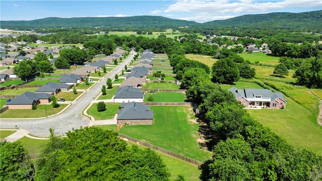 515 Vista Del Valle Street, Farmington, AR 72730