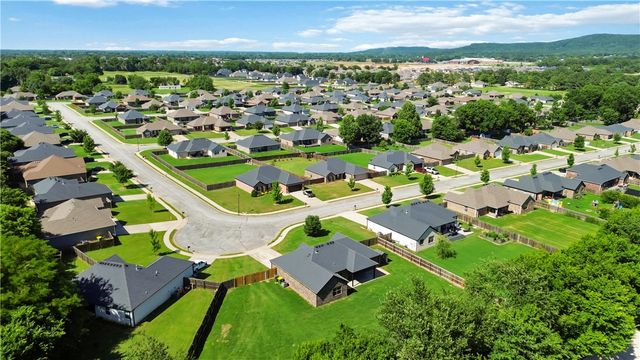 515 Vista Del Valle Street, Farmington, AR 72730