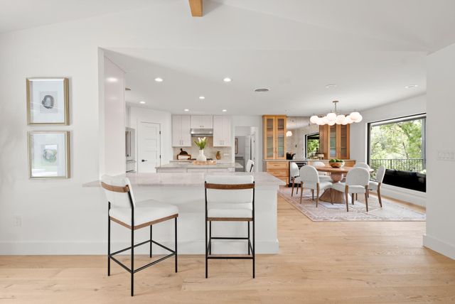 1414 Redbud TRL, West Lake Hills, TX 78746