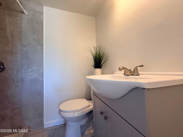 749 W Calle Margarita, Tucson, AZ 85706