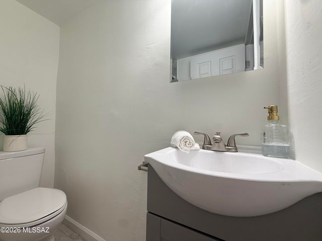 749 W Calle Margarita, Tucson, AZ 85706