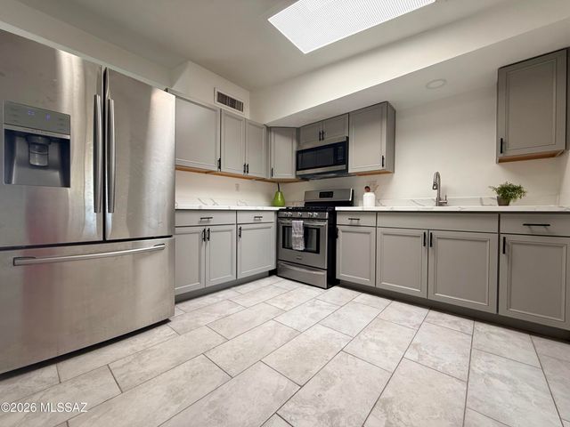 749 W Calle Margarita, Tucson, AZ 85706