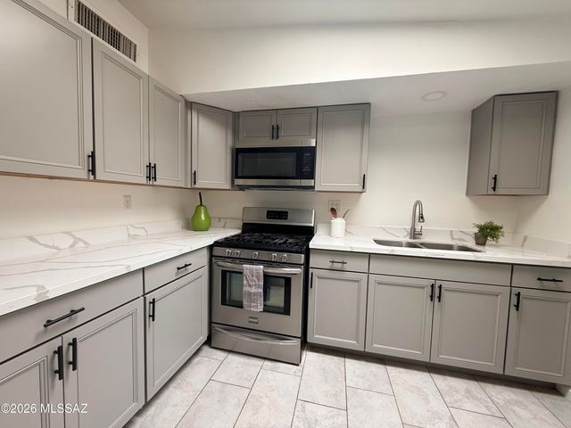 749 W Calle Margarita, Tucson, AZ 85706