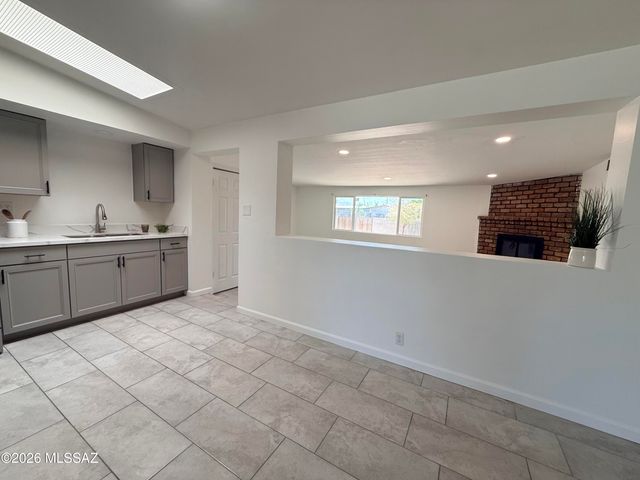 749 W Calle Margarita, Tucson, AZ 85706
