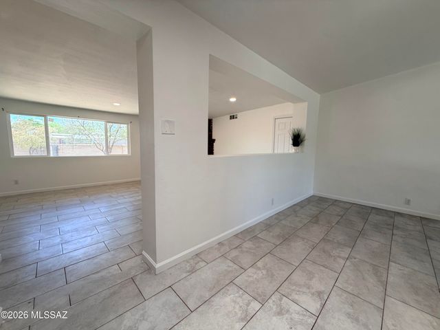 749 W Calle Margarita, Tucson, AZ 85706