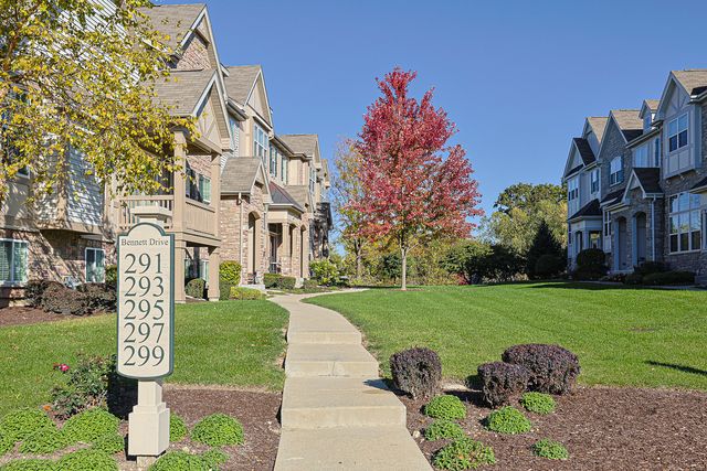 299 Bennett Drive, Carol Stream, IL 60188