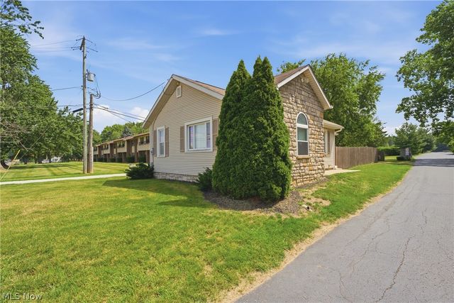679 Saint Andrews Court, Akron, OH 44312