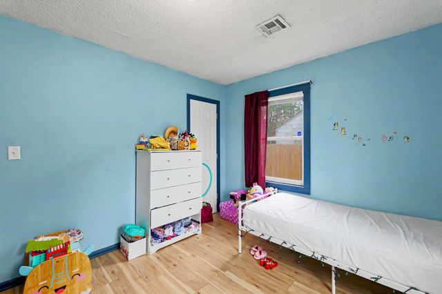 2200 S Seneca, Wichita, KS 67213
