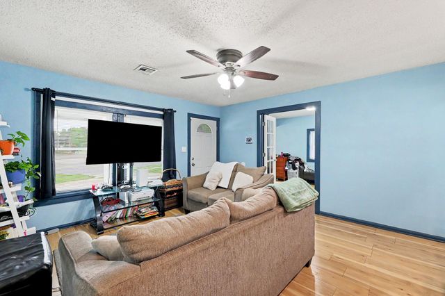 2200 S Seneca, Wichita, KS 67213