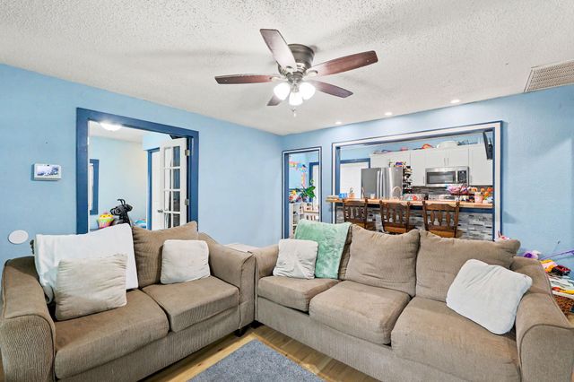 2200 S Seneca, Wichita, KS 67213
