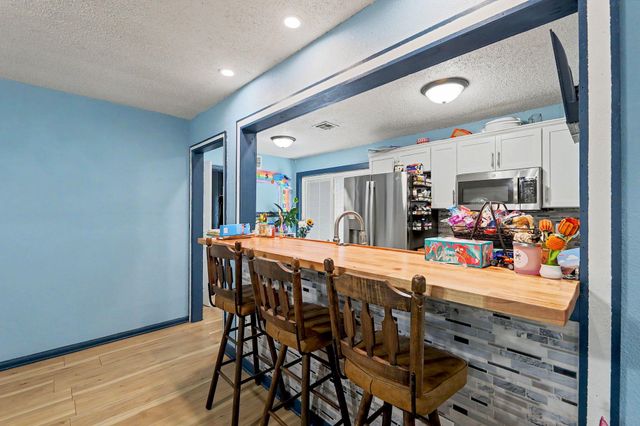 2200 S Seneca, Wichita, KS 67213