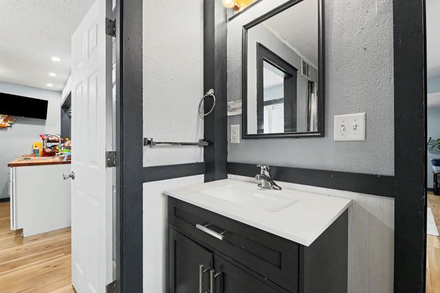 2200 S Seneca, Wichita, KS 67213