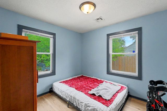 2200 S Seneca, Wichita, KS 67213