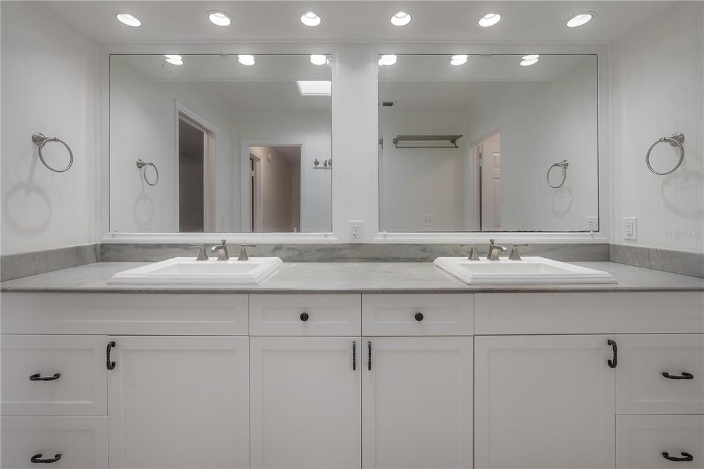 Image 25 of property listing at 5026 CYPRESS TRACE DRIVE, Tampa, FL 33624