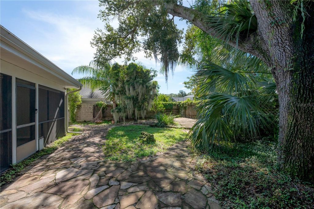 Image 32 of property listing at 5026 CYPRESS TRACE DRIVE, Tampa, FL 33624