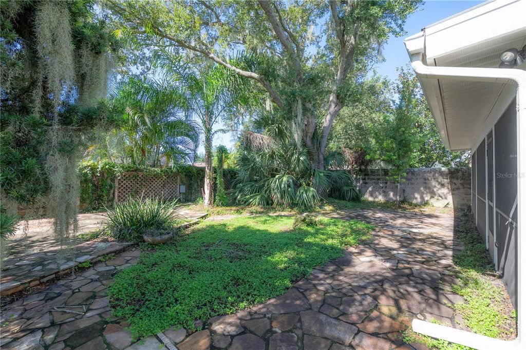 Image 34 of property listing at 5026 CYPRESS TRACE DRIVE, Tampa, FL 33624