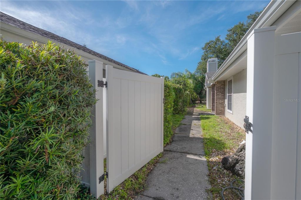 Image 36 of property listing at 5026 CYPRESS TRACE DRIVE, Tampa, FL 33624
