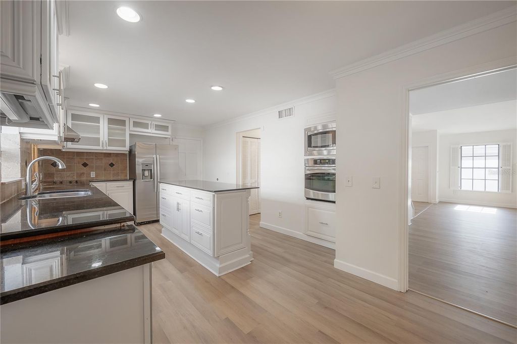 Image 7 of property listing at 5026 CYPRESS TRACE DRIVE, Tampa, FL 33624