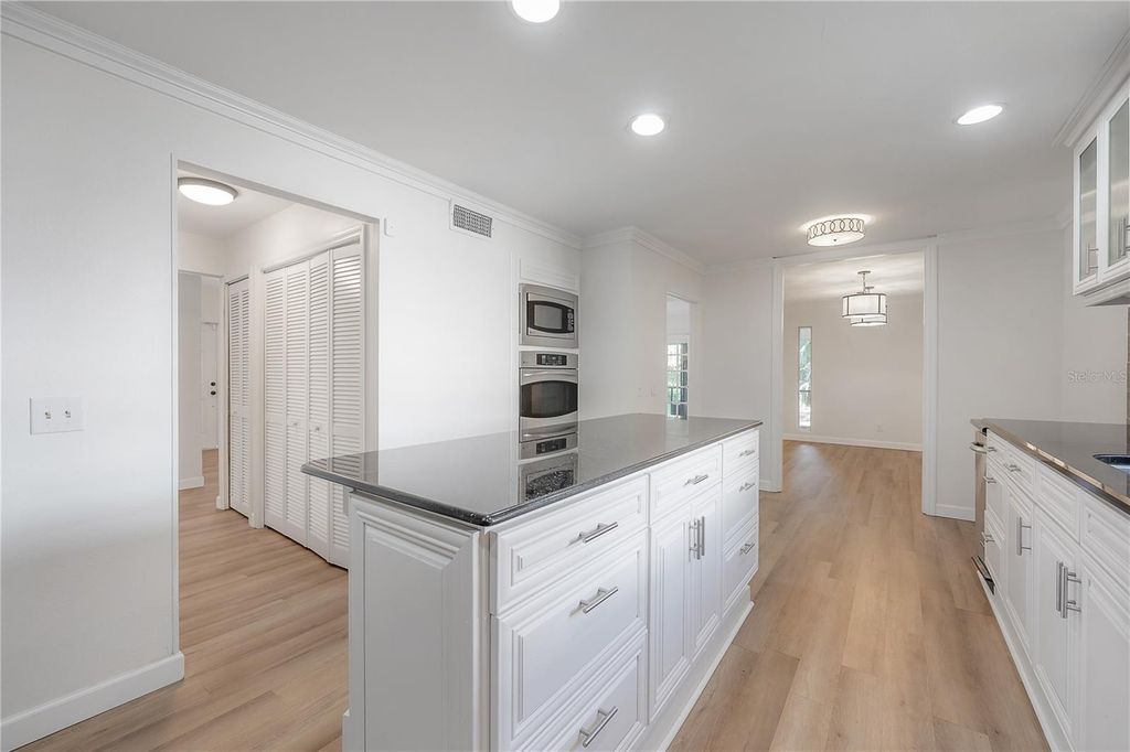 Image 10 of property listing at 5026 CYPRESS TRACE DRIVE, Tampa, FL 33624