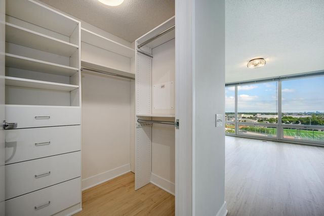 9715 Woods Drive 1209, Skokie, IL 60077