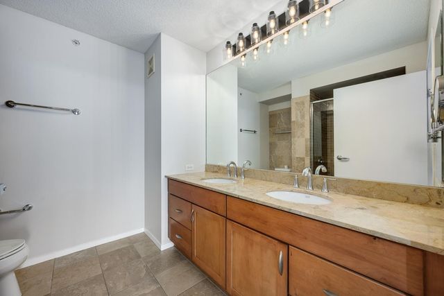 9715 Woods Drive 1209, Skokie, IL 60077