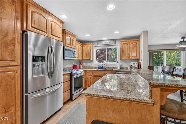 207 Maxwell Place, Central Point, OR 97502
