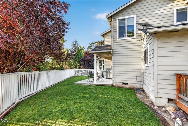 207 Maxwell Place, Central Point, OR 97502