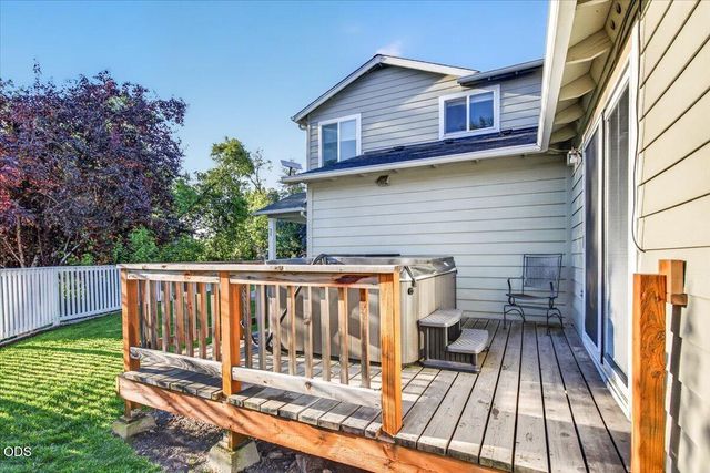 207 Maxwell Place, Central Point, OR 97502