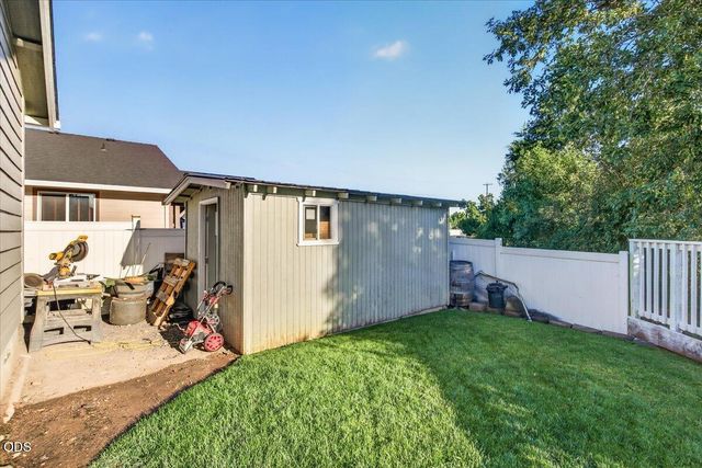207 Maxwell Place, Central Point, OR 97502