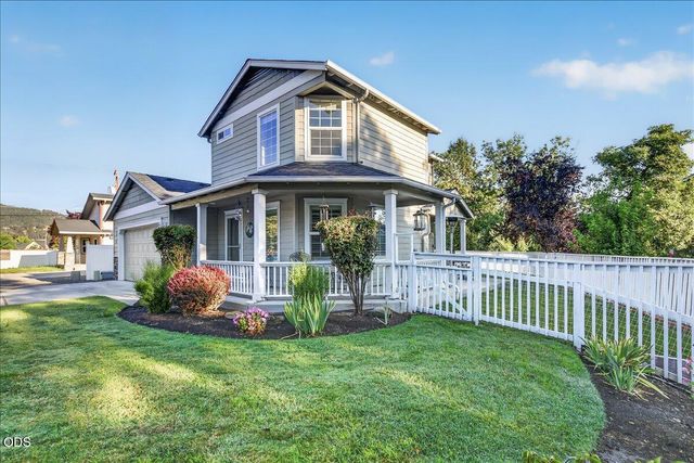 207 Maxwell Place, Central Point, OR 97502